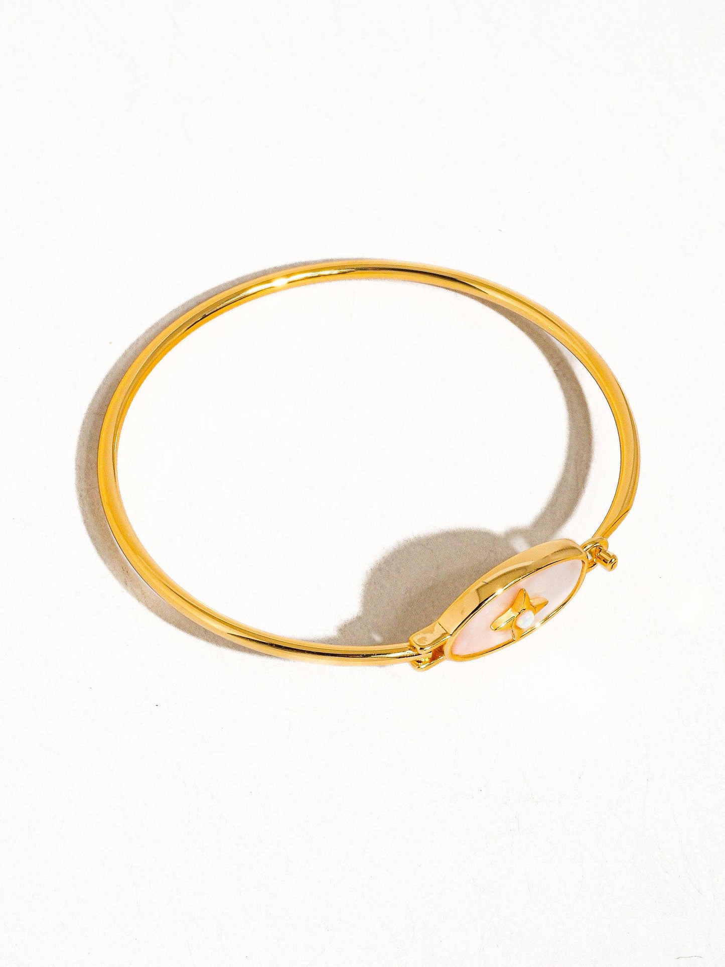 AILEEN GOLD VINTAGE STAR SHELL BANGLE