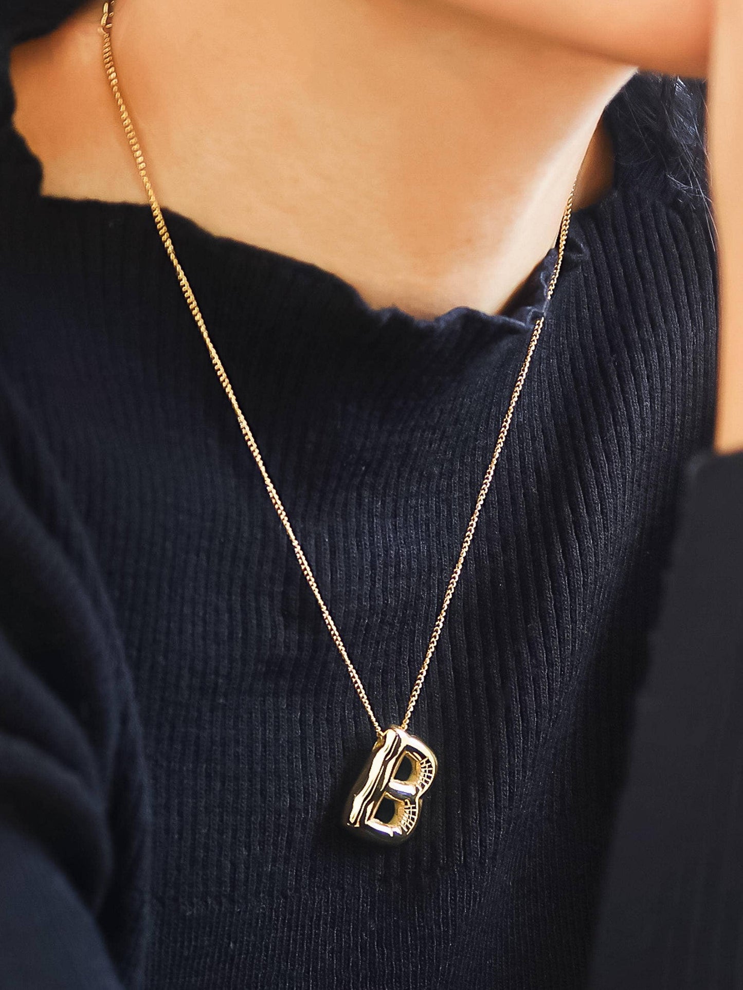18K GOLD PILLOW LETTER NECKLACE