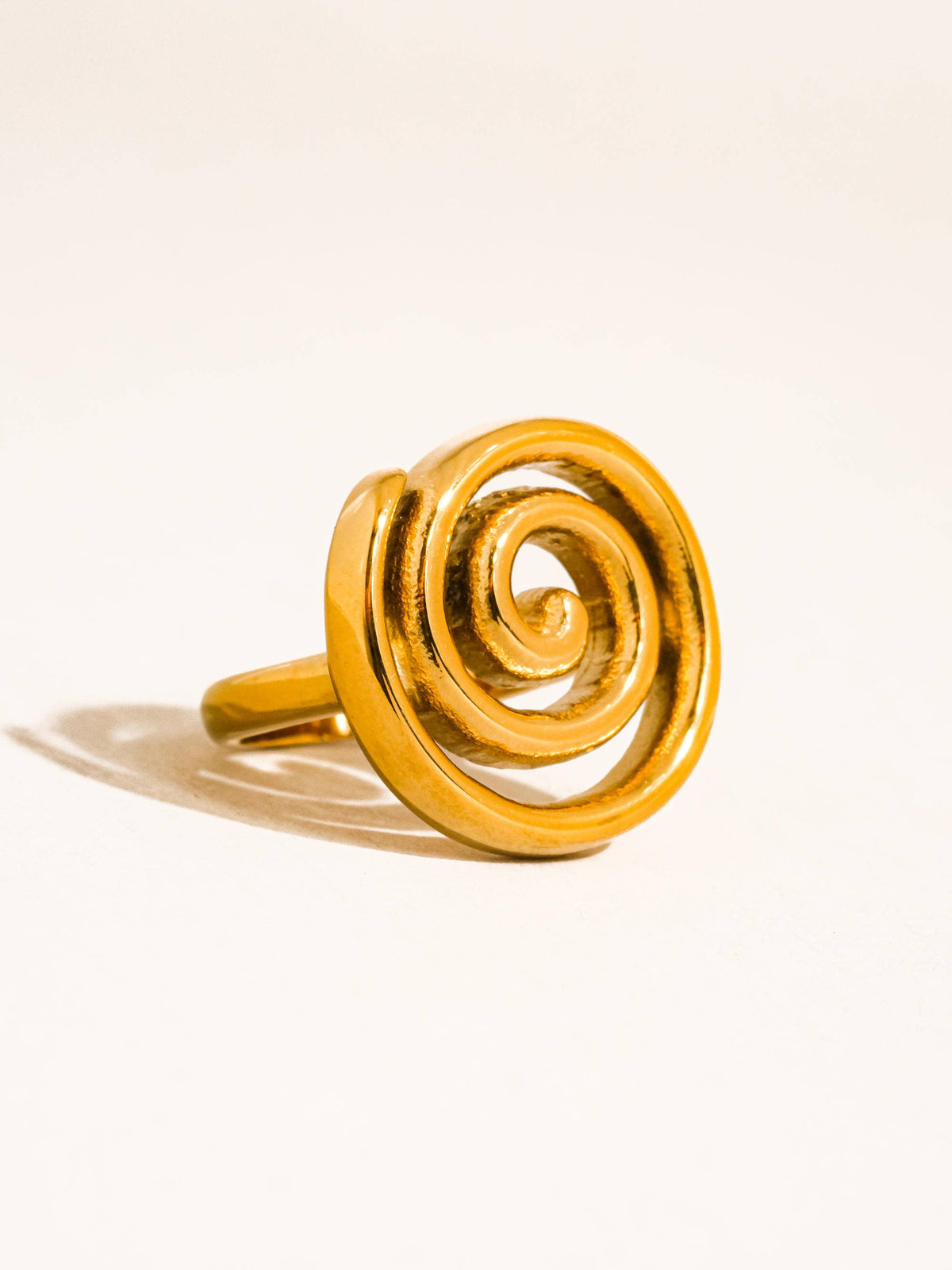 18K GOLD STATEMENT RINGS