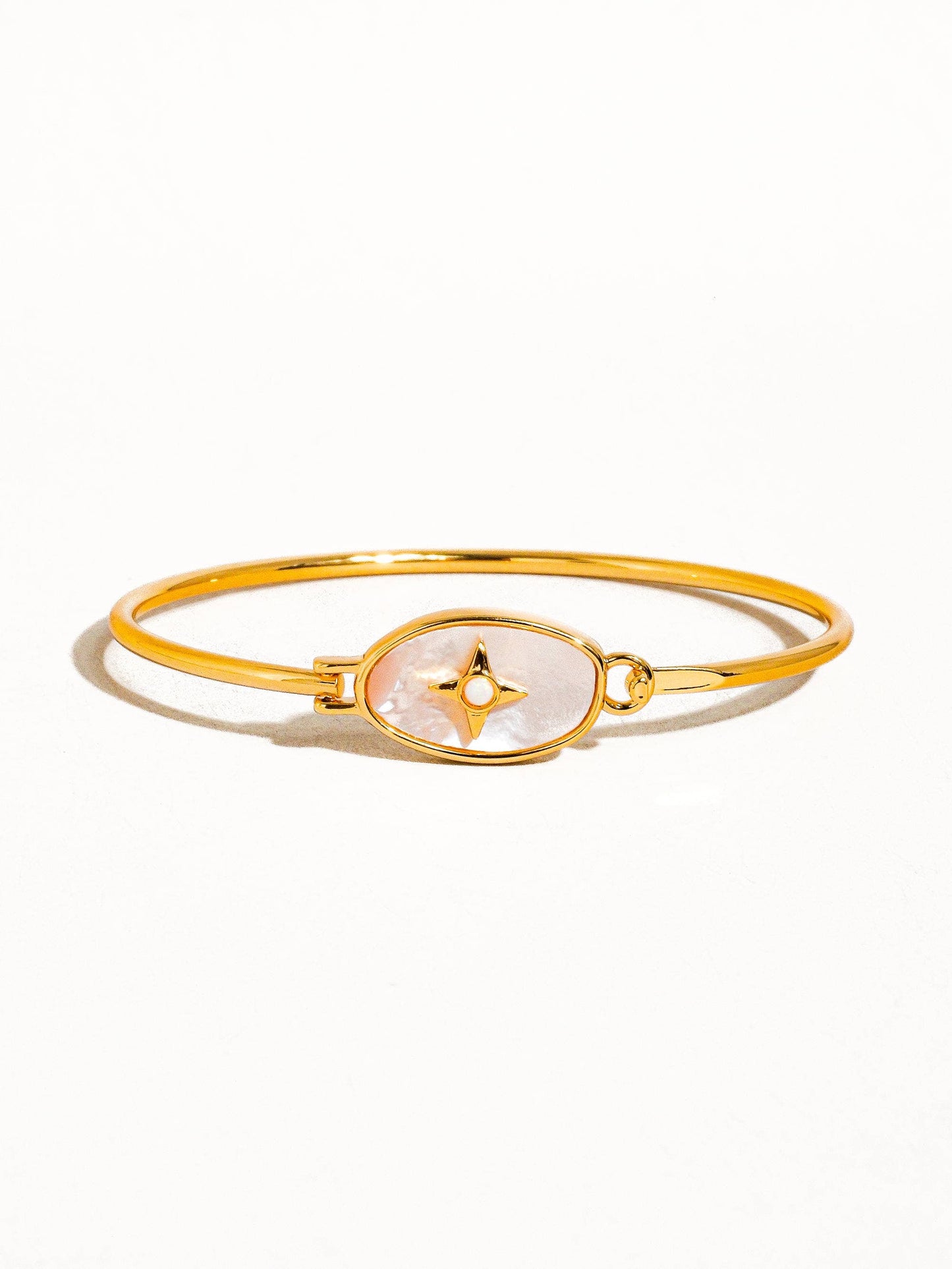AILEEN GOLD VINTAGE STAR SHELL BANGLE