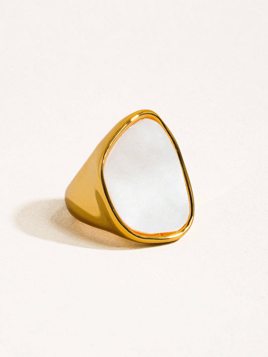 CALI 18k GOLD SHELL RING