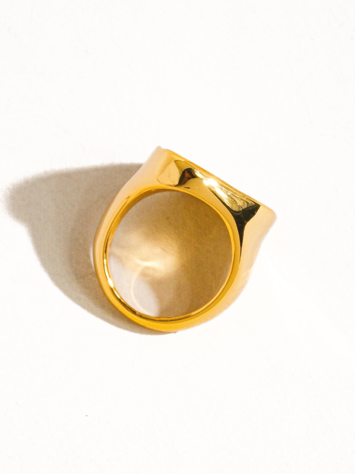 CALI 18k GOLD SHELL RING