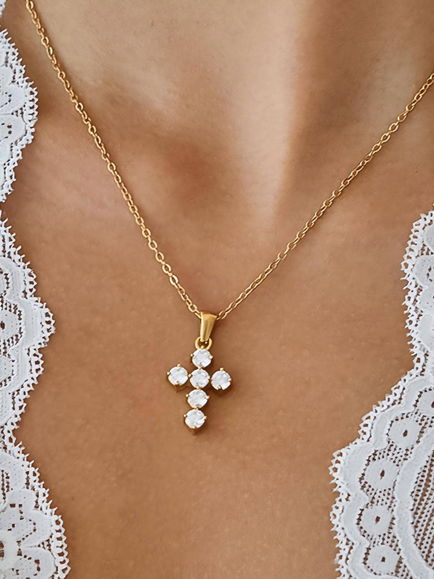 RAIMONA CROSS NECKLACE
