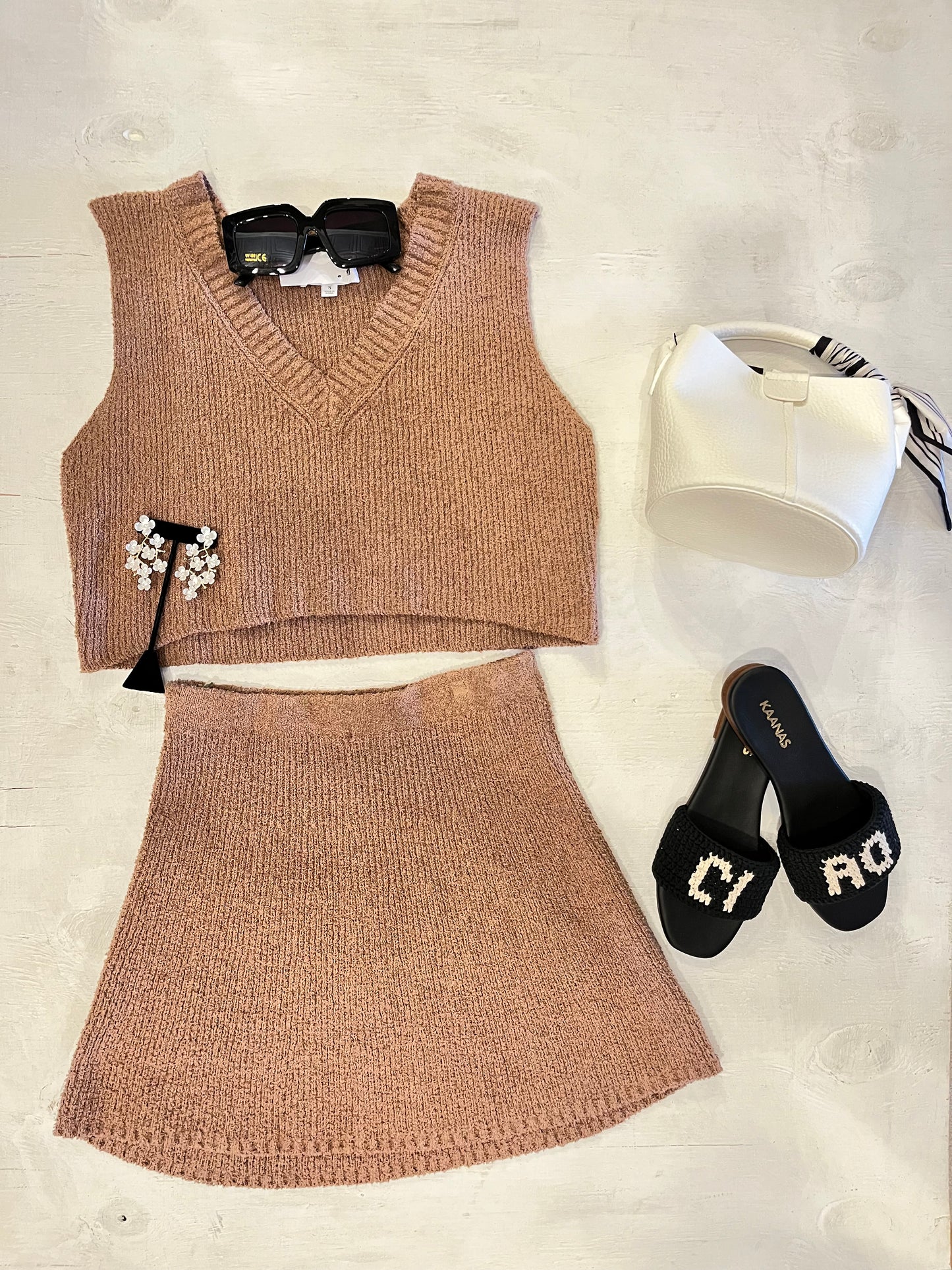 V-NECK CROPPED TOP AND MINI SKIRT