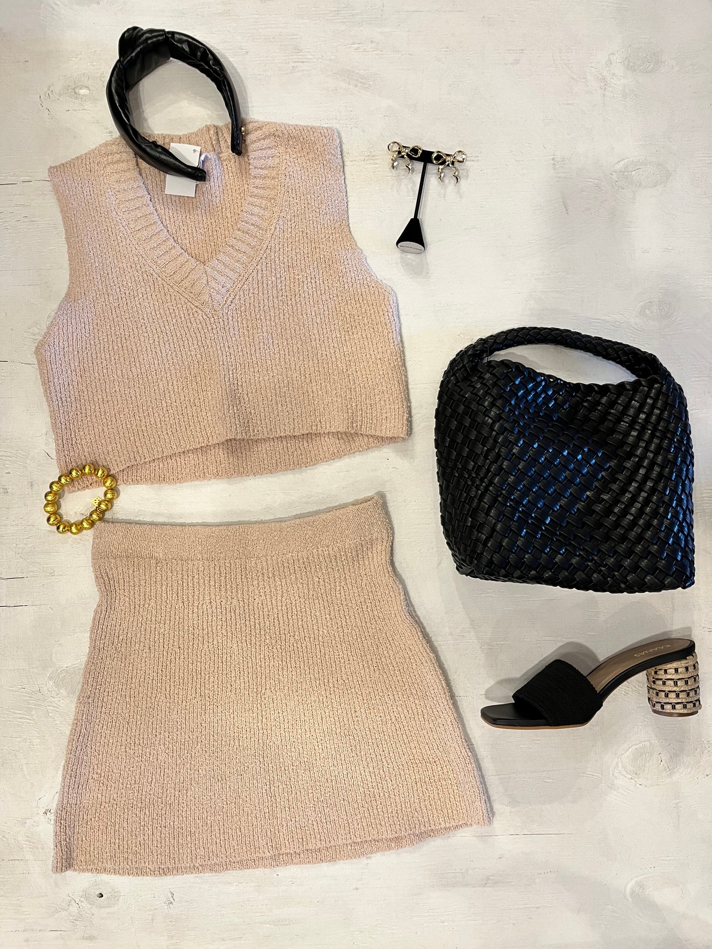 V-NECK CROPPED TOP AND MINI SKIRT