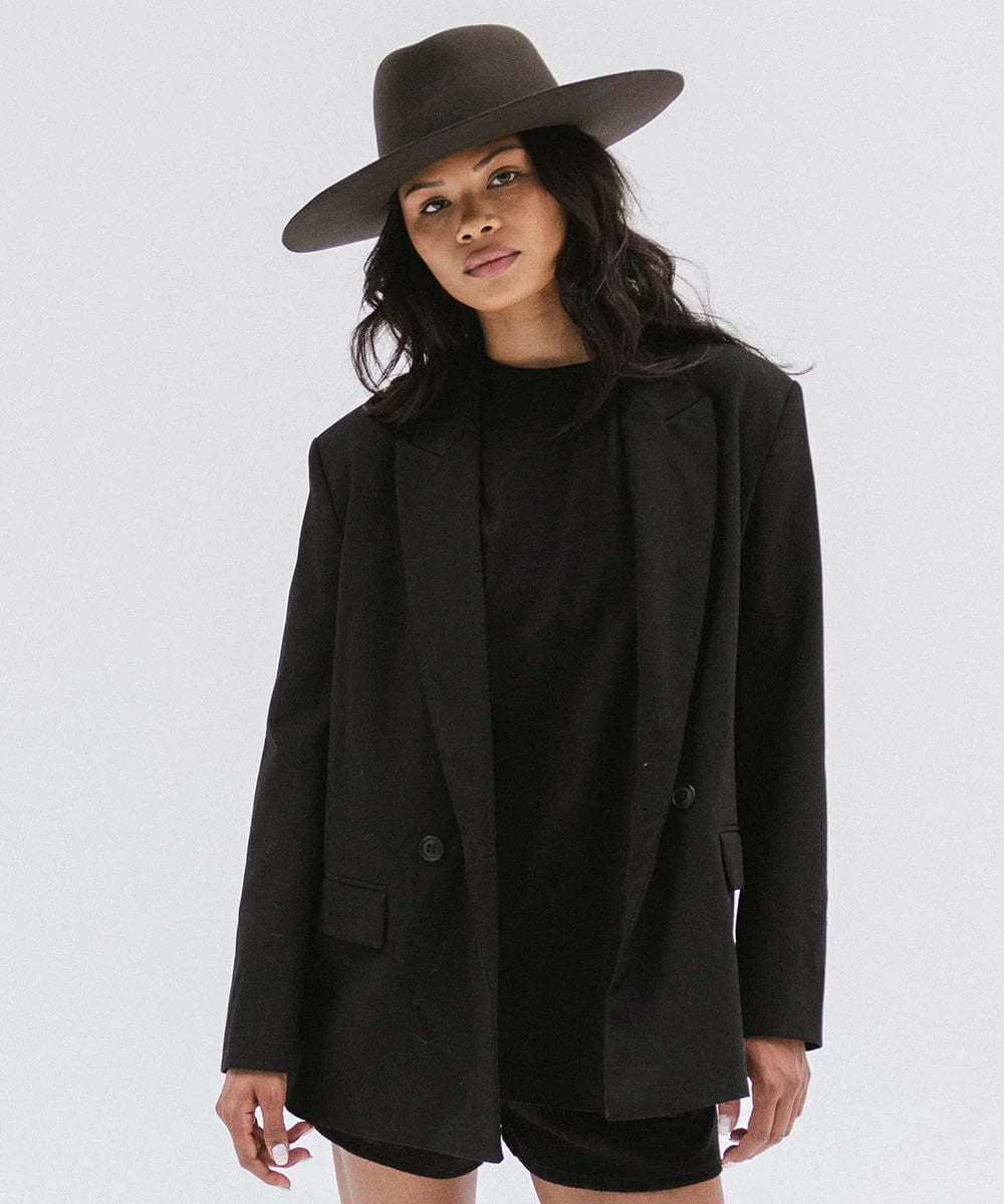 DAKOTA TRIANGLE CROWN