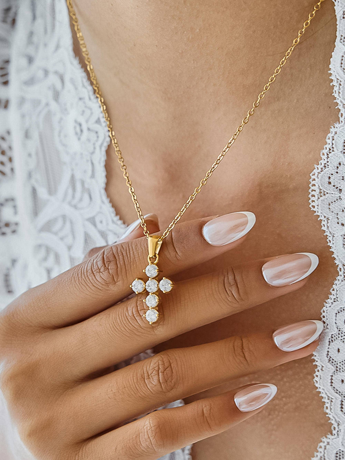 RAIMONA CROSS NECKLACE