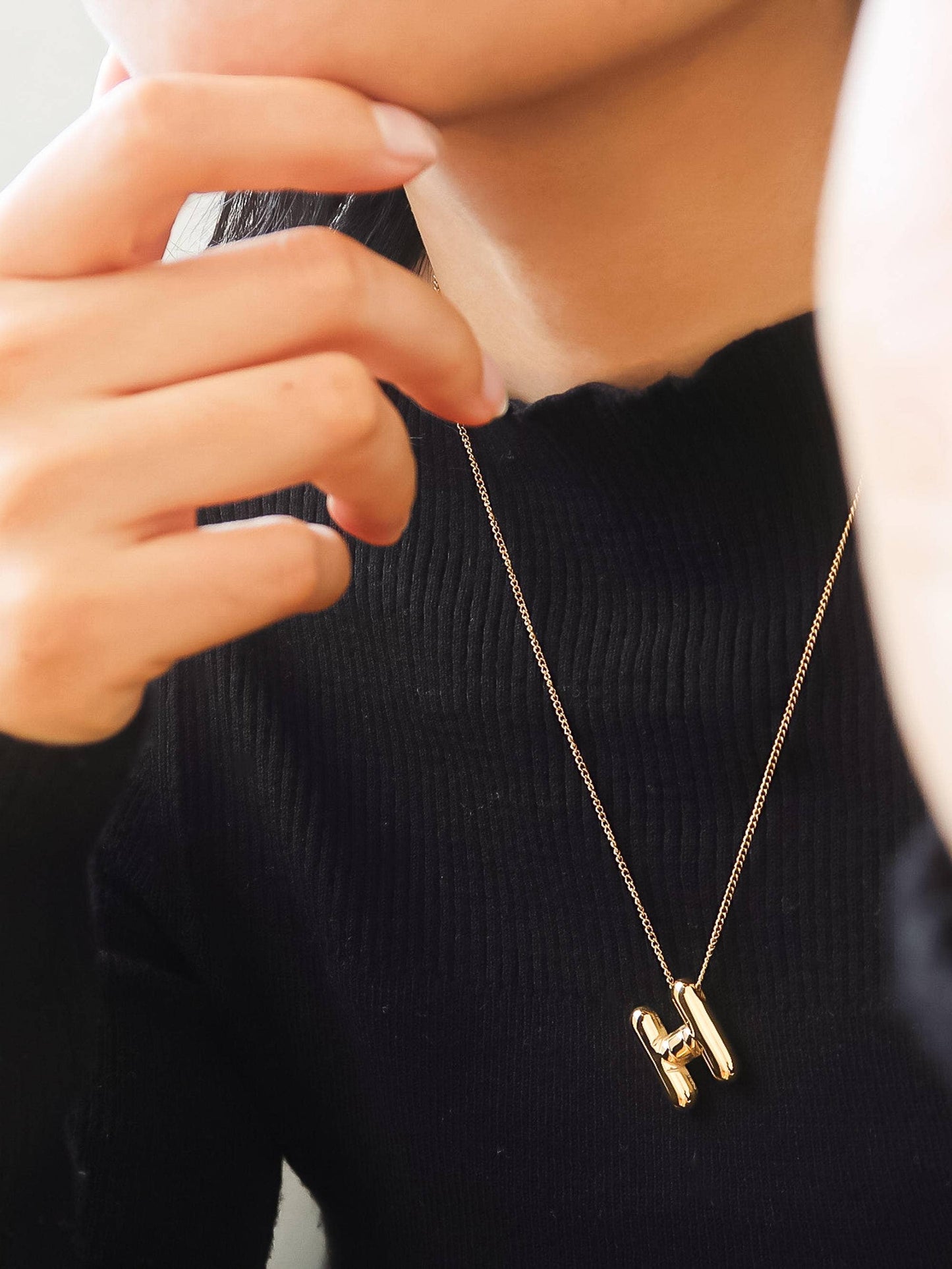 18K GOLD PILLOW LETTER NECKLACE