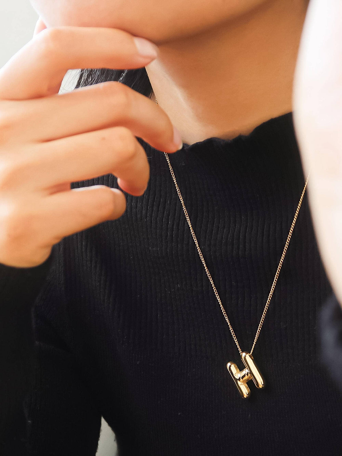18K GOLD PILLOW LETTER NECKLACE
