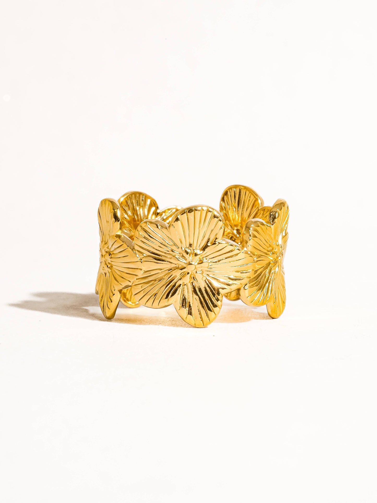 JOELLE 18K GOLD FLOWER RING