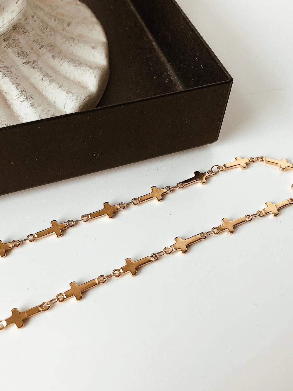 DILARA GOLD CROSS CHOKER